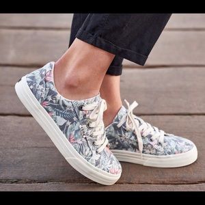 Taos Footwear Floral Platform Tennis Shoes Plim Soul Like New Size 8